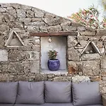 The Mykonos House - Newly Renovated Near Town Сasa de vacaciones