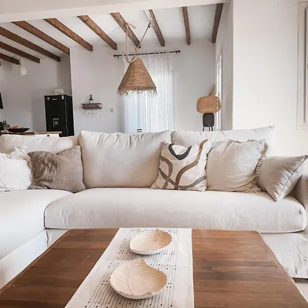 The Mykonos House - Newly Renovated Near Town בית נופש