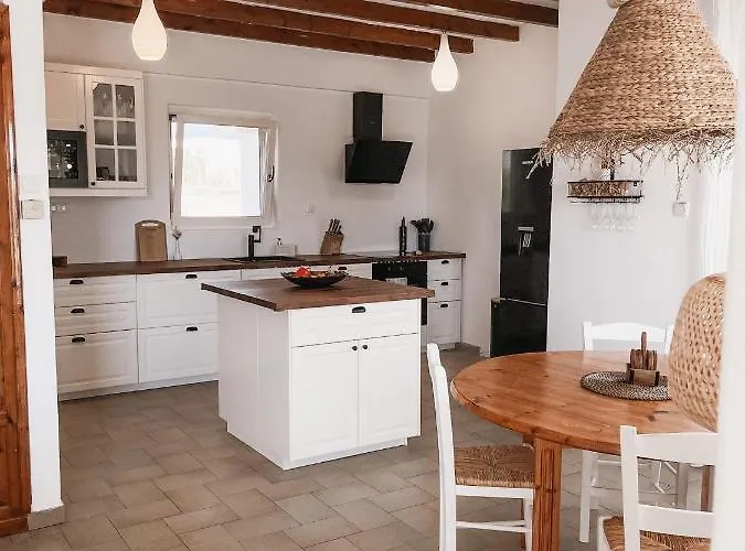 The Mykonos House - Newly Renovated Near Town *